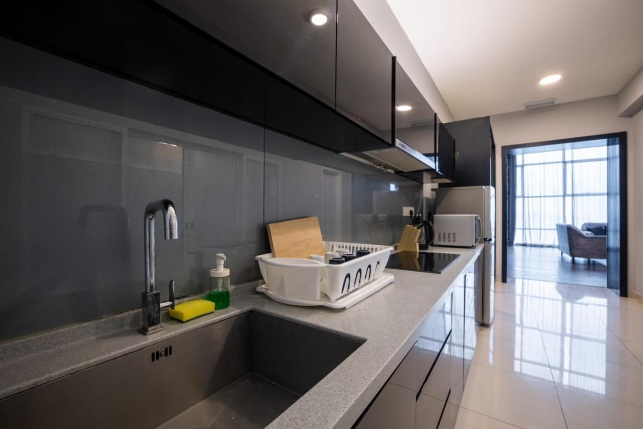 Loft Pano Seaview Suite 2 Bedroom By The Only Bnb Jelutong エクステリア 写真