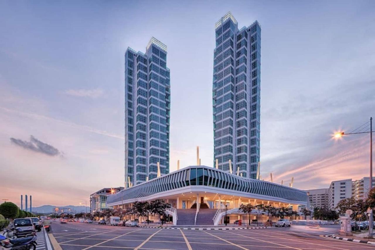 Loft Pano Seaview Suite 2 Bedroom By The Only Bnb Jelutong エクステリア 写真