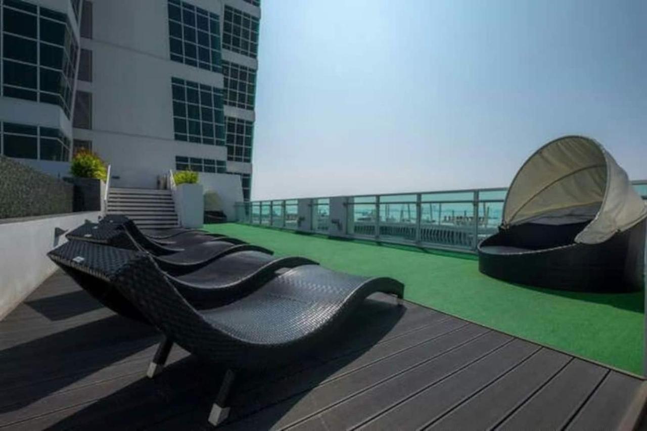 Loft Pano Seaview Suite 2 Bedroom By The Only Bnb Jelutong エクステリア 写真